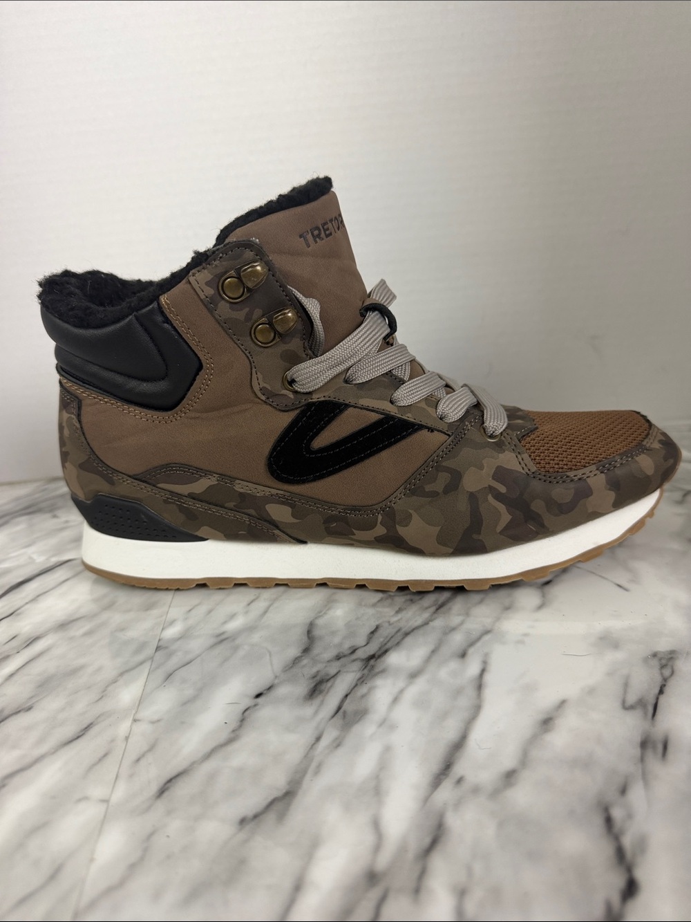 Tretorn Lily 2 women’s winter lace up boots.